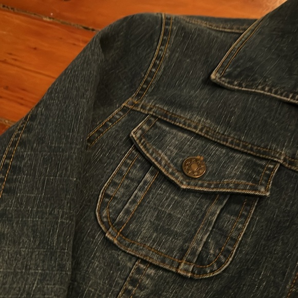 Size medium jean jacket. Fall, boho, denim. - Picture 4 of 8